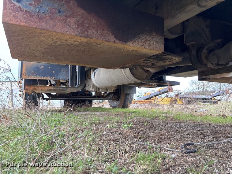 image for item FG0191 2002 Chevrolet C7 bucket truck