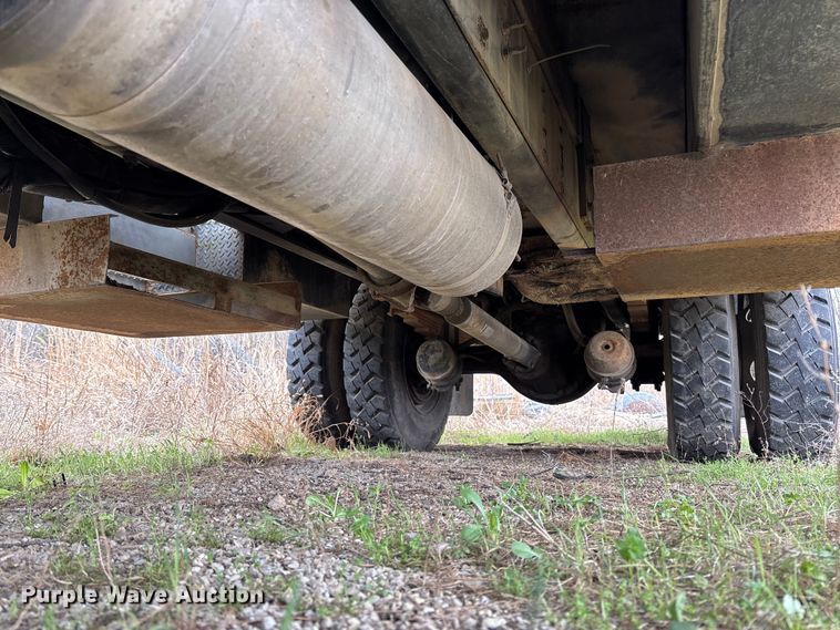 image for item FG0191 2002 Chevrolet C7 bucket truck