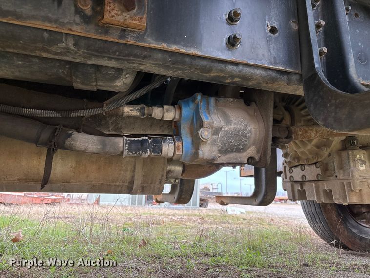 image for item FG0191 2002 Chevrolet C7 bucket truck