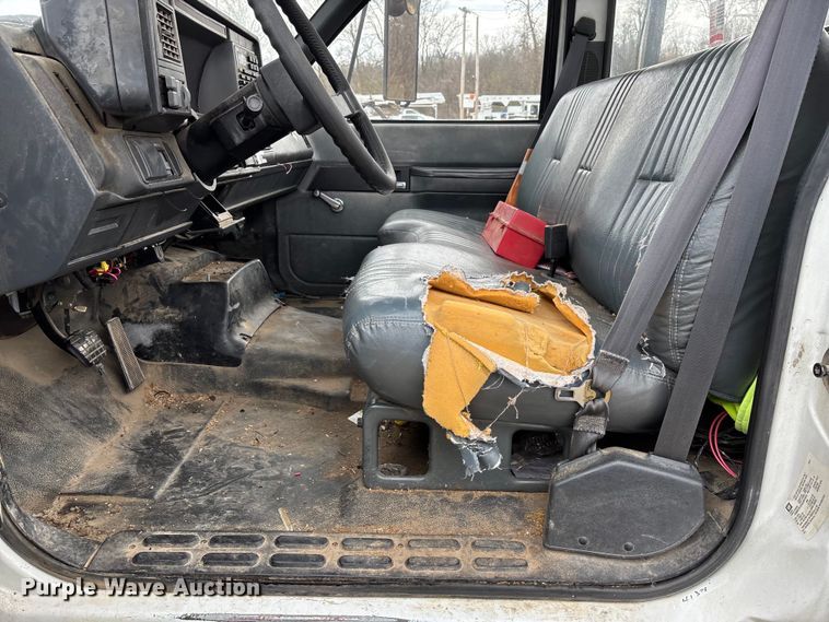 image for item FG0191 2002 Chevrolet C7 bucket truck