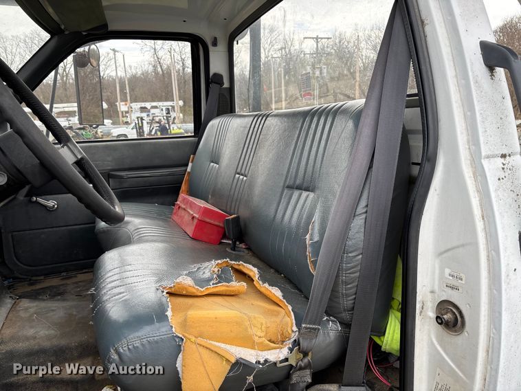 image for item FG0191 2002 Chevrolet C7 bucket truck