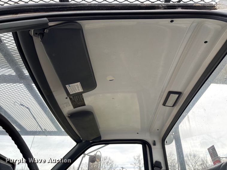 image for item FG0191 2002 Chevrolet C7 bucket truck