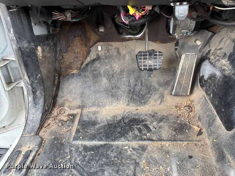 image for item FG0191 2002 Chevrolet C7 bucket truck