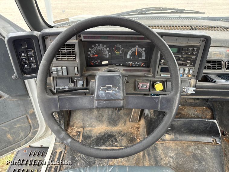 image for item FG0191 2002 Chevrolet C7 bucket truck