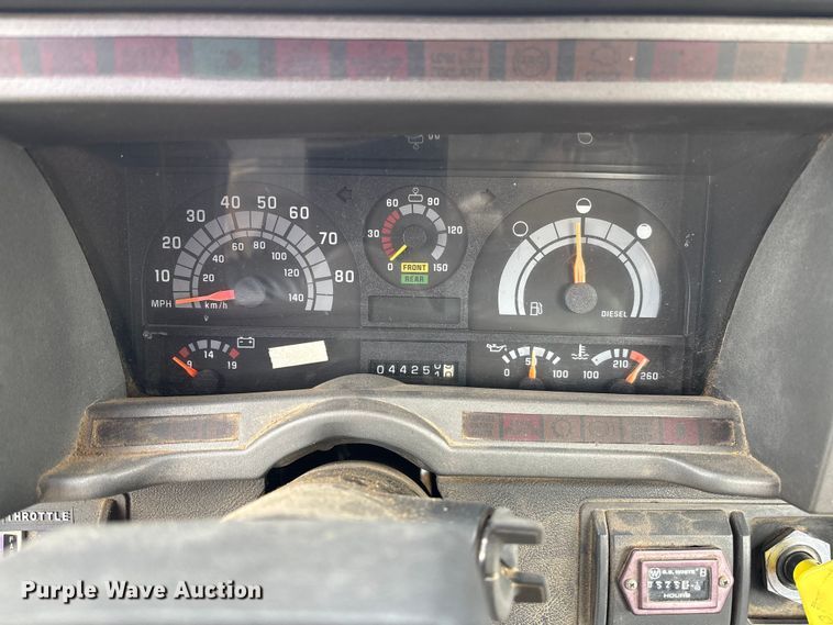 image for item FG0191 2002 Chevrolet C7 bucket truck