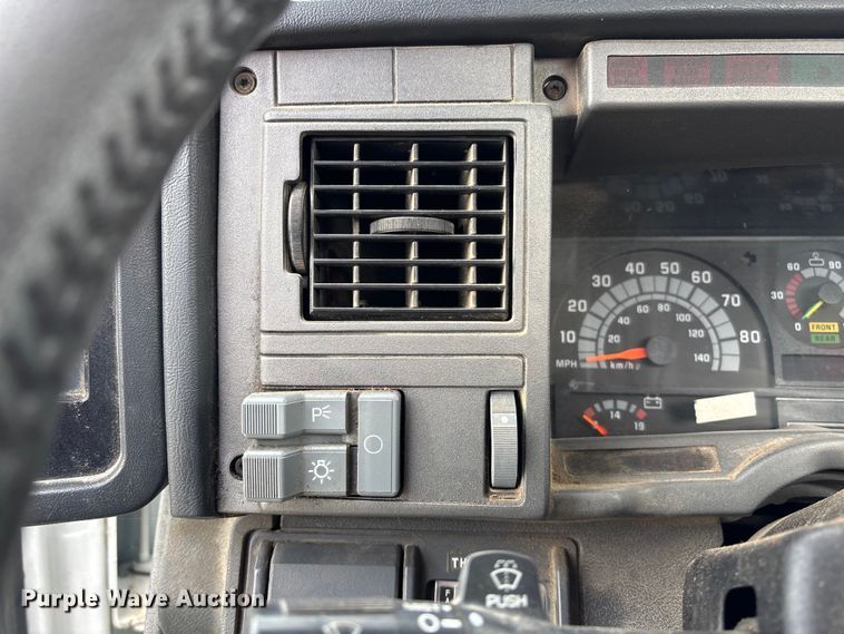 image for item FG0191 2002 Chevrolet C7 bucket truck