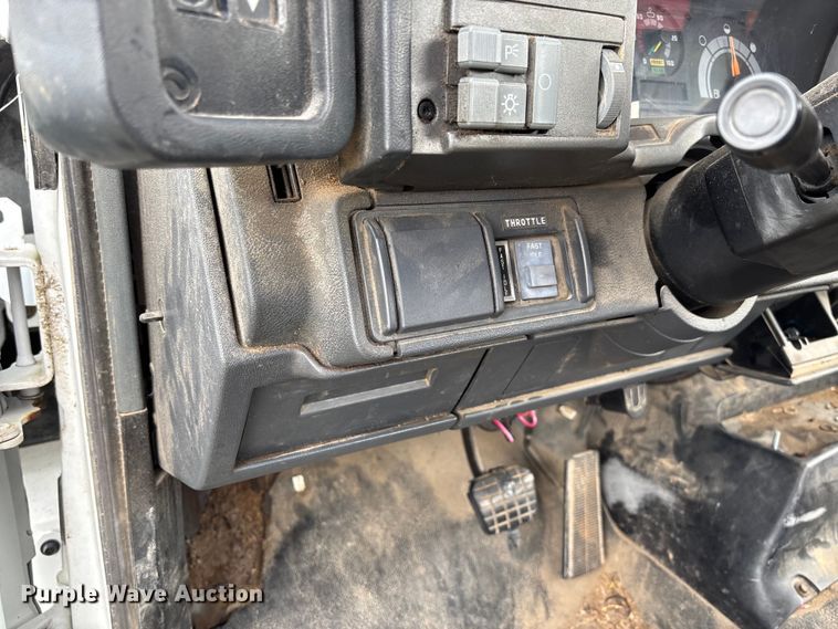 image for item FG0191 2002 Chevrolet C7 bucket truck