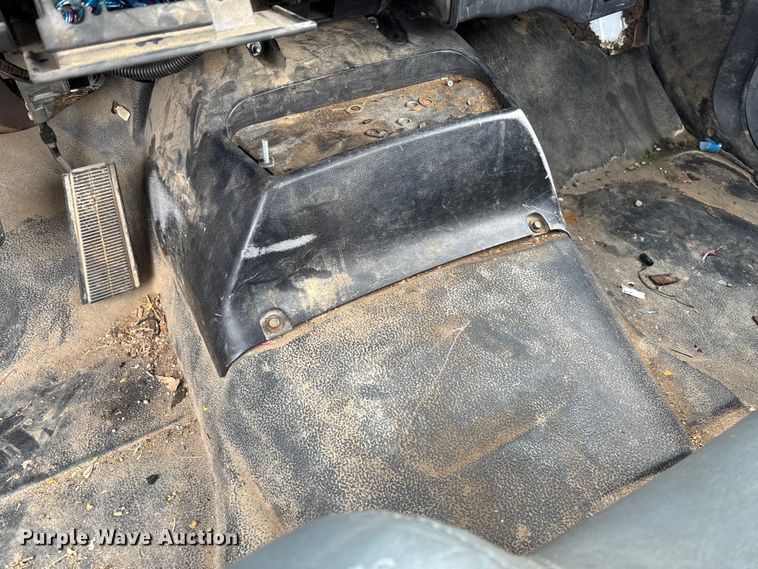 image for item FG0191 2002 Chevrolet C7 bucket truck