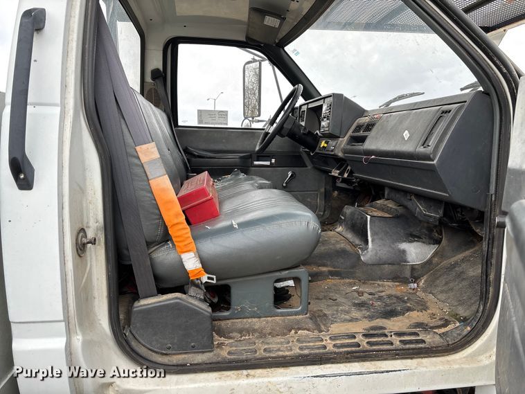 image for item FG0191 2002 Chevrolet C7 bucket truck