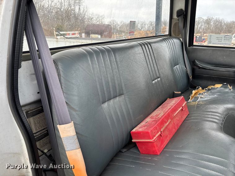 image for item FG0191 2002 Chevrolet C7 bucket truck