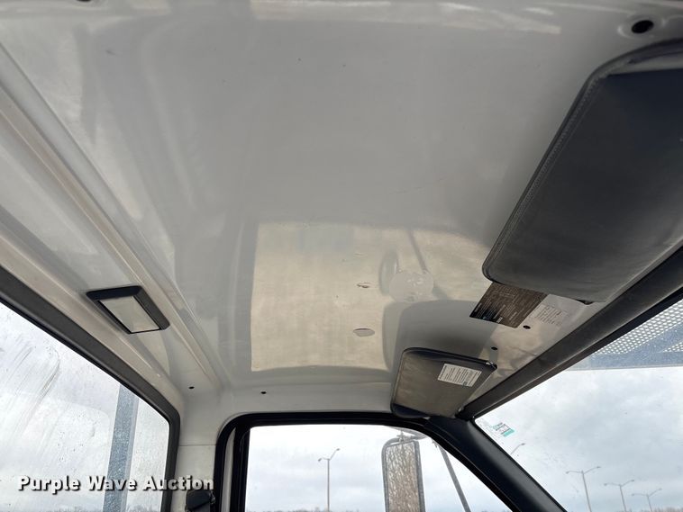 image for item FG0191 2002 Chevrolet C7 bucket truck