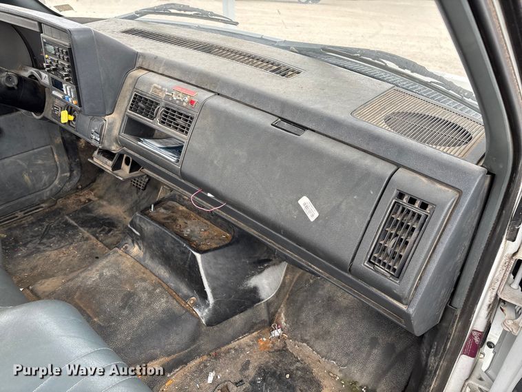 image for item FG0191 2002 Chevrolet C7 bucket truck