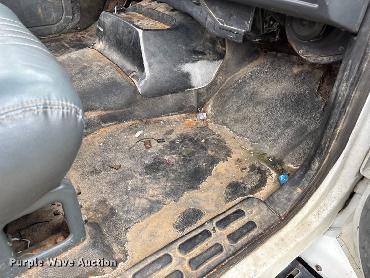 image for item FG0191 2002 Chevrolet C7 bucket truck