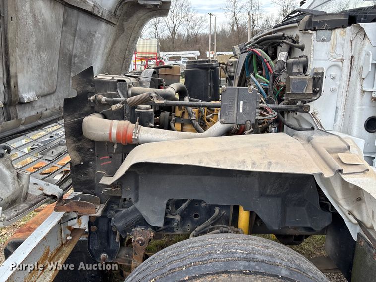 image for item FG0191 2002 Chevrolet C7 bucket truck