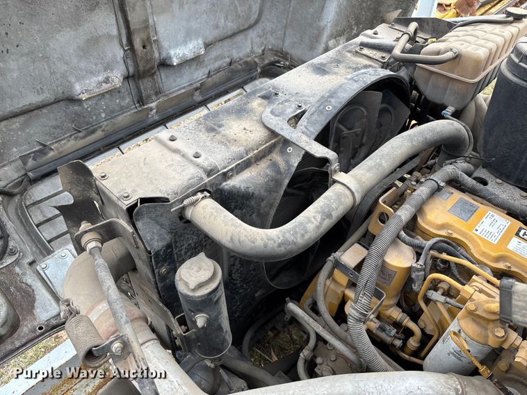 image for item FG0191 2002 Chevrolet C7 bucket truck