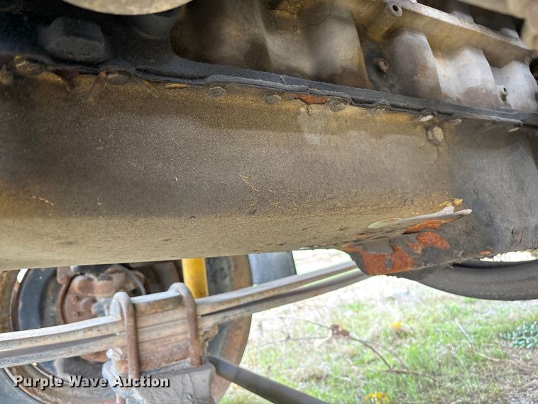 image for item FG0191 2002 Chevrolet C7 bucket truck