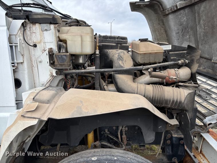 image for item FG0191 2002 Chevrolet C7 bucket truck