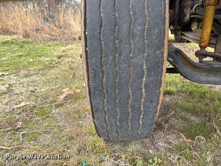 image for item FG0191 2002 Chevrolet C7 bucket truck