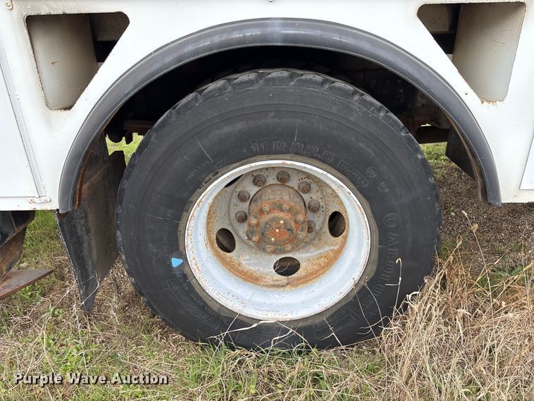 image for item FG0191 2002 Chevrolet C7 bucket truck