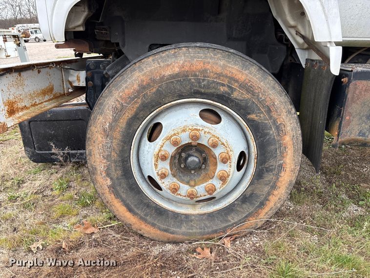 image for item FG0191 2002 Chevrolet C7 bucket truck