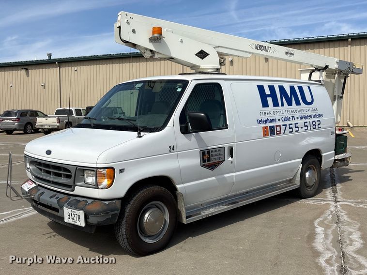 image for item FG2777 2001 Ford E350 van with bucket lift