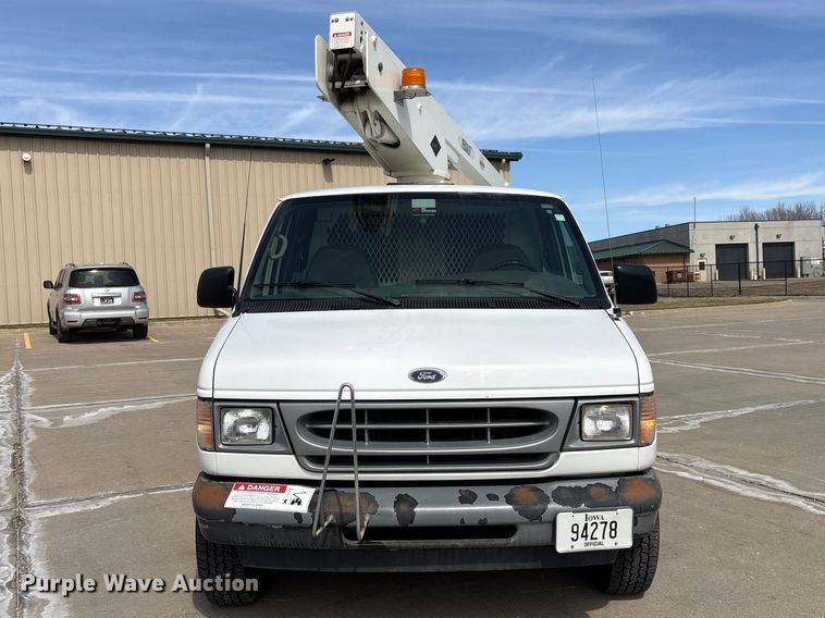 image for item FG2777 2001 Ford E350 van with bucket lift