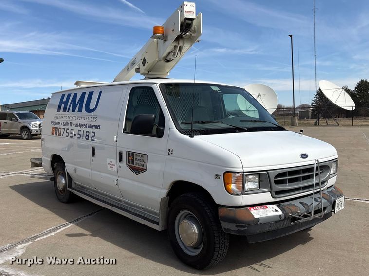image for item FG2777 2001 Ford E350 van with bucket lift