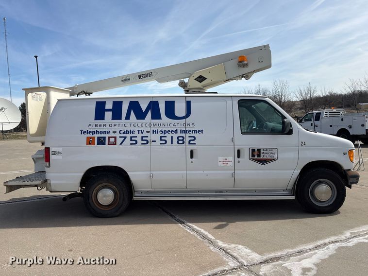 image for item FG2777 2001 Ford E350 van with bucket lift