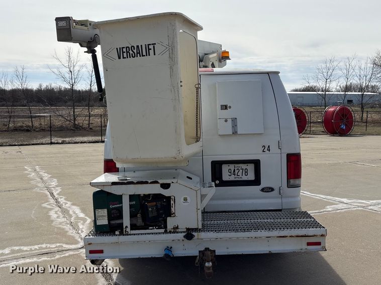image for item FG2777 2001 Ford E350 van with bucket lift