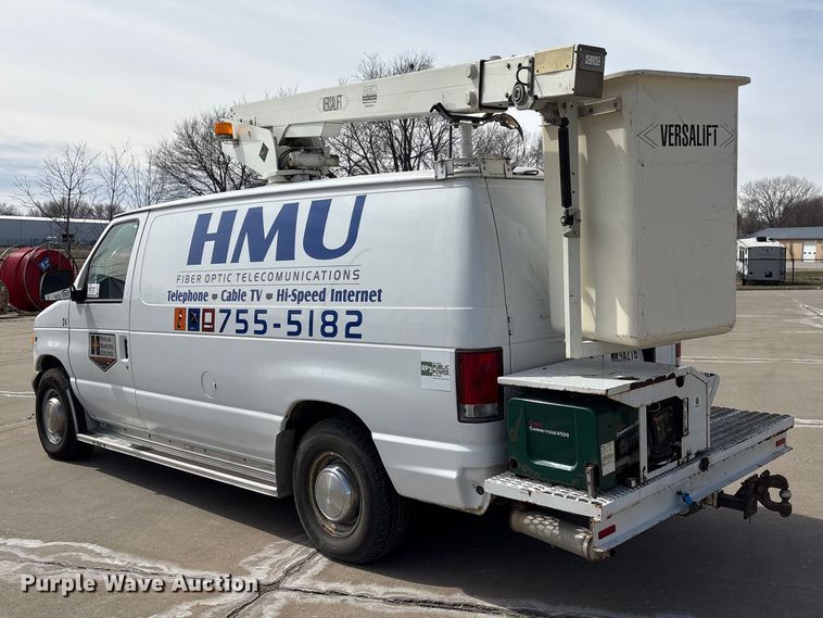 image for item FG2777 2001 Ford E350 van with bucket lift
