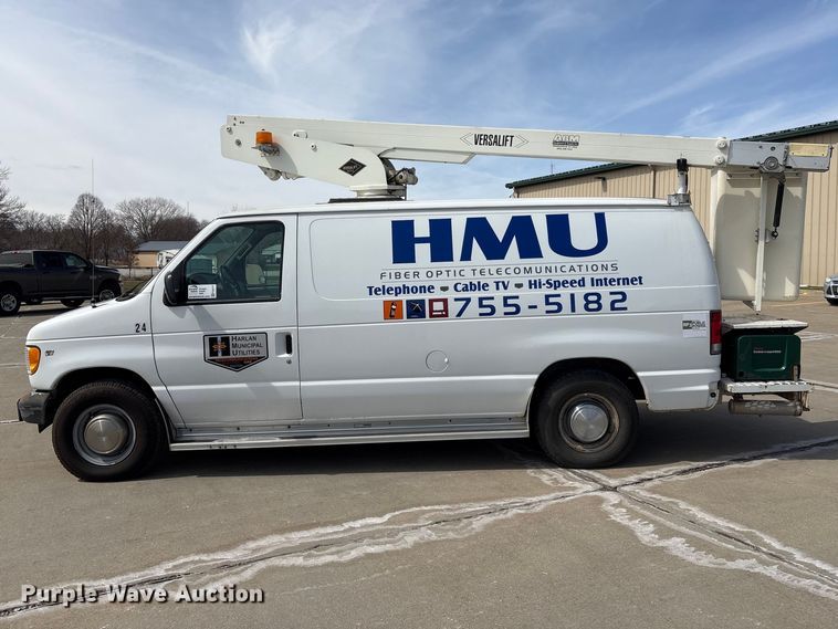 image for item FG2777 2001 Ford E350 van with bucket lift
