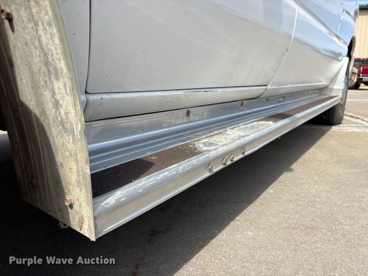 image for item FG2777 2001 Ford E350 van with bucket lift