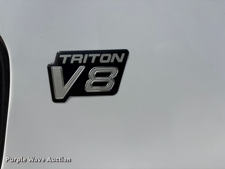 image for item FG2777 2001 Ford E350 van with bucket lift