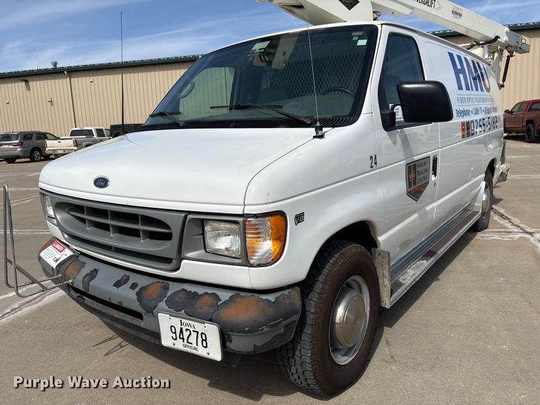 image for item FG2777 2001 Ford E350 van with bucket lift