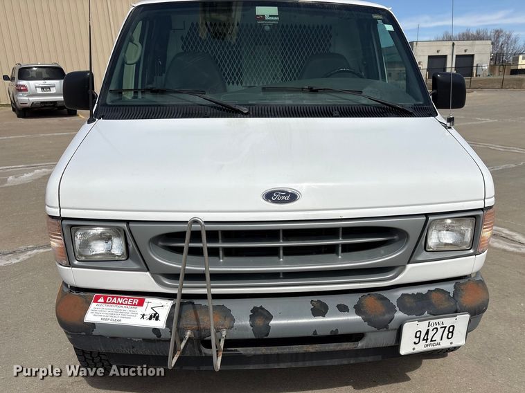 image for item FG2777 2001 Ford E350 van with bucket lift