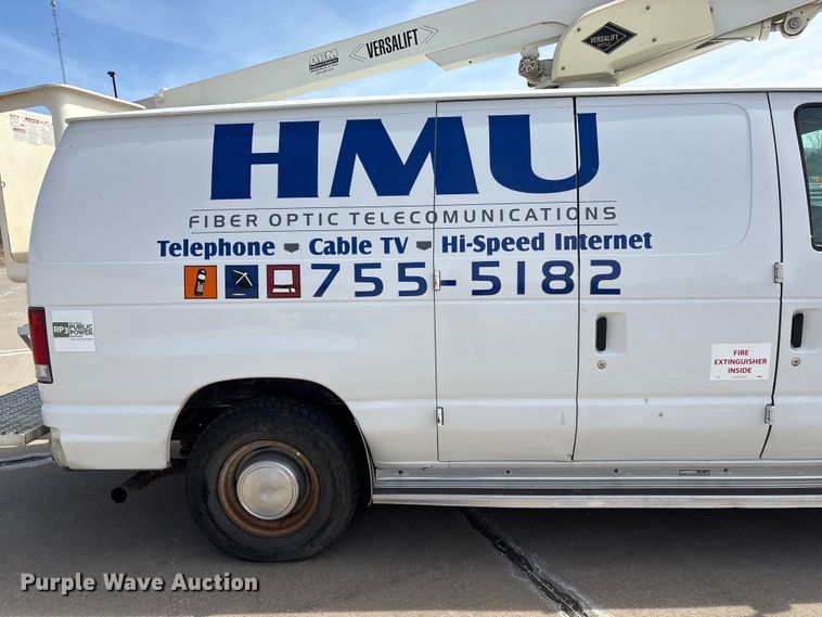 image for item FG2777 2001 Ford E350 van with bucket lift