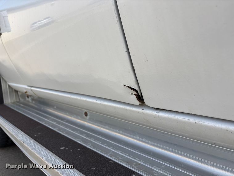 image for item FG2777 2001 Ford E350 van with bucket lift