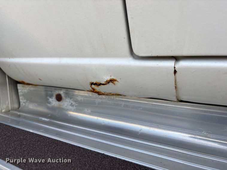 image for item FG2777 2001 Ford E350 van with bucket lift