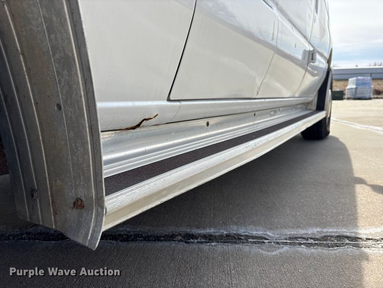 image for item FG2777 2001 Ford E350 van with bucket lift