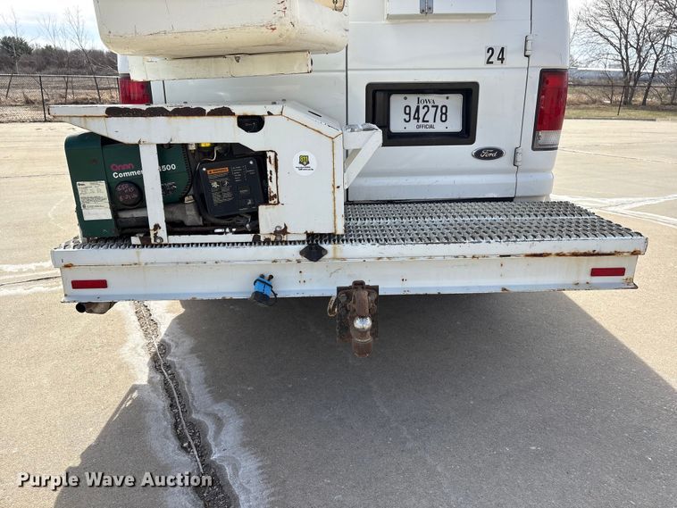 image for item FG2777 2001 Ford E350 van with bucket lift