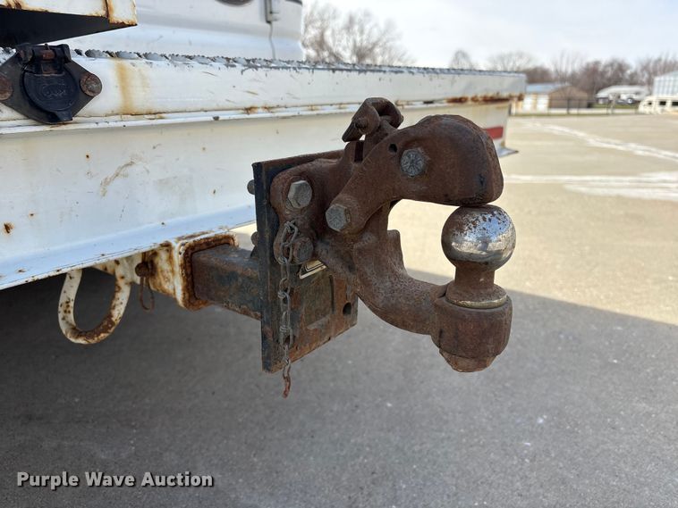 image for item FG2777 2001 Ford E350 van with bucket lift