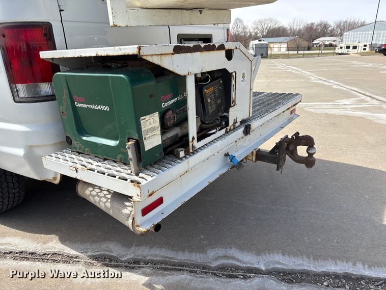 image for item FG2777 2001 Ford E350 van with bucket lift