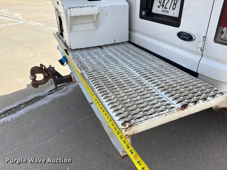 image for item FG2777 2001 Ford E350 van with bucket lift