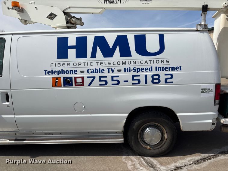 image for item FG2777 2001 Ford E350 van with bucket lift