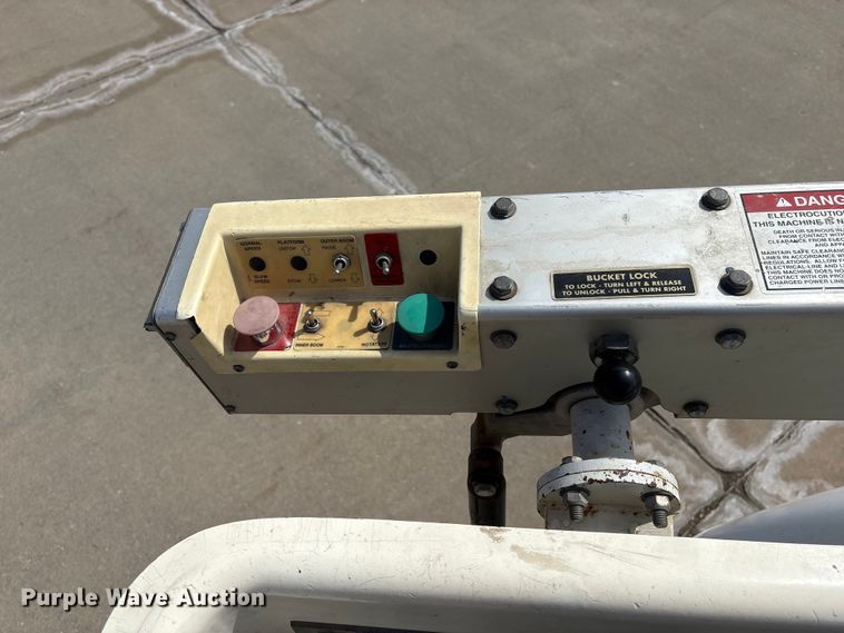 image for item FG2777 2001 Ford E350 van with bucket lift