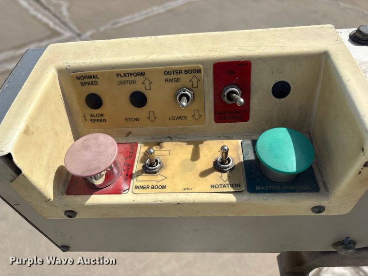 image for item FG2777 2001 Ford E350 van with bucket lift