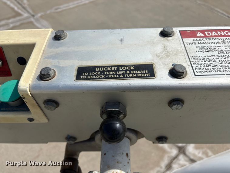 image for item FG2777 2001 Ford E350 van with bucket lift