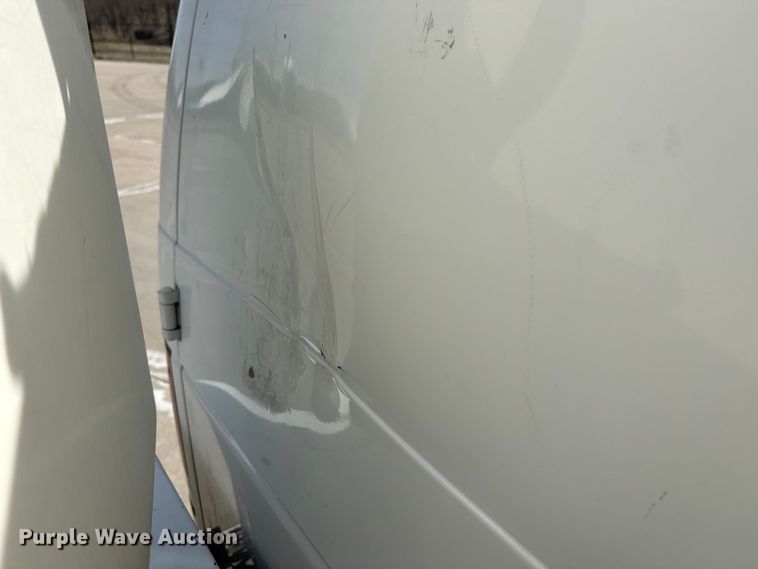 image for item FG2777 2001 Ford E350 van with bucket lift