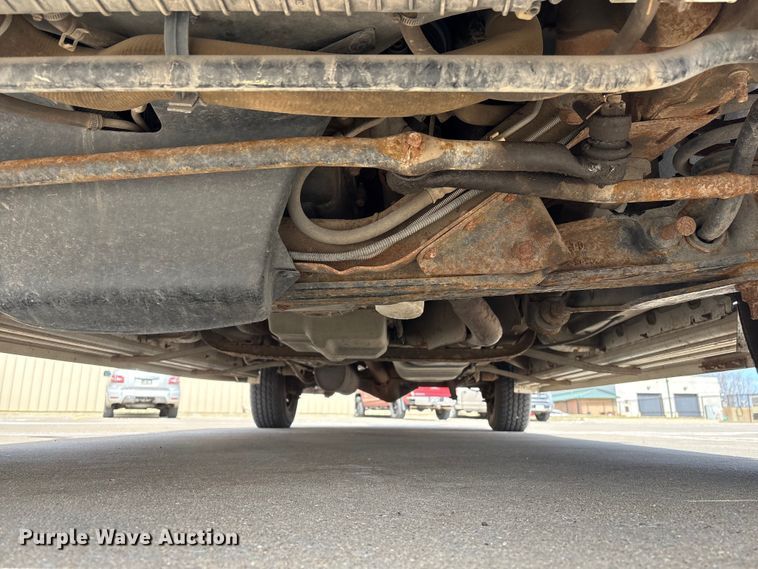 image for item FG2777 2001 Ford E350 van with bucket lift