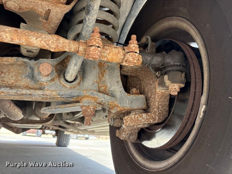 image for item FG2777 2001 Ford E350 van with bucket lift